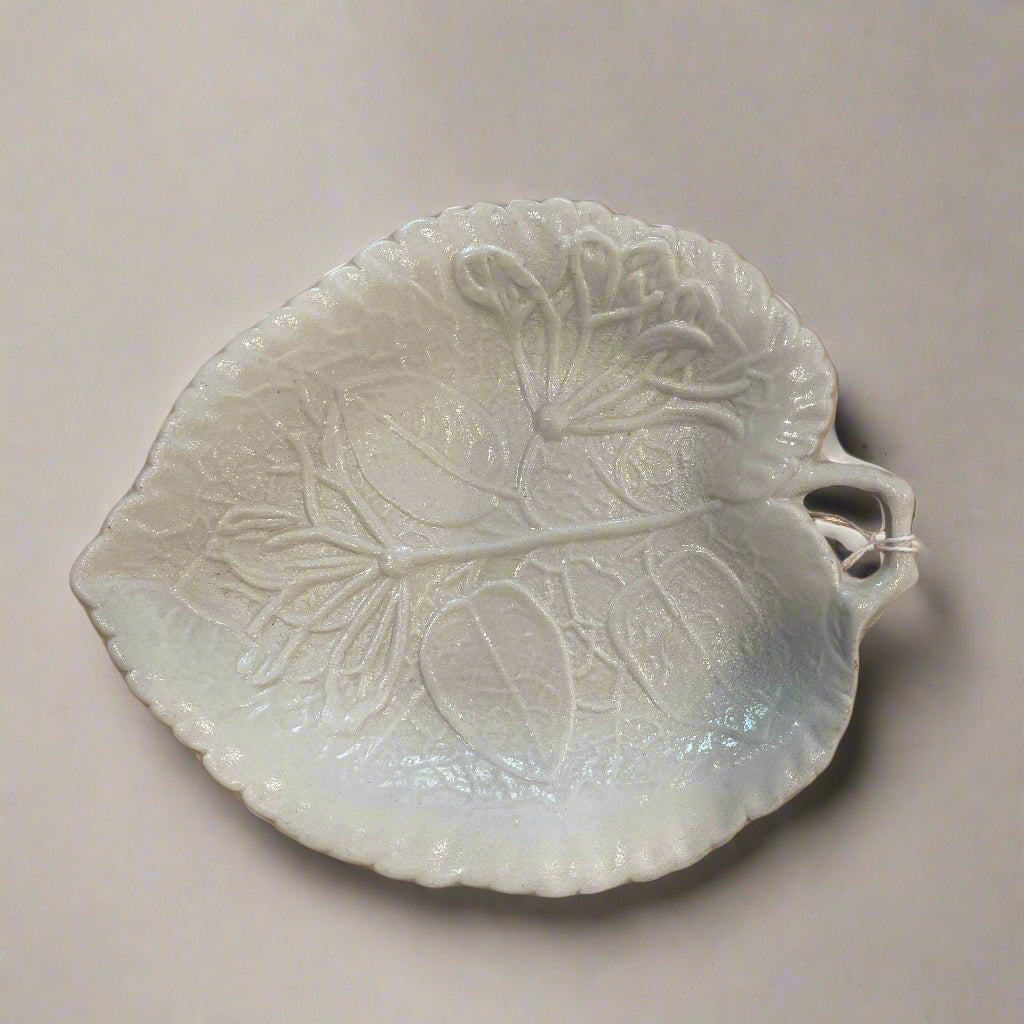 Williamsburg Restoration Honeysuckle Leaf Dish